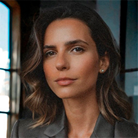 Retrato de Anna Beatriz Freitas, Gerente de Estratégia de Preços na M Dias Branco, falando sobre precificação com a Aprix